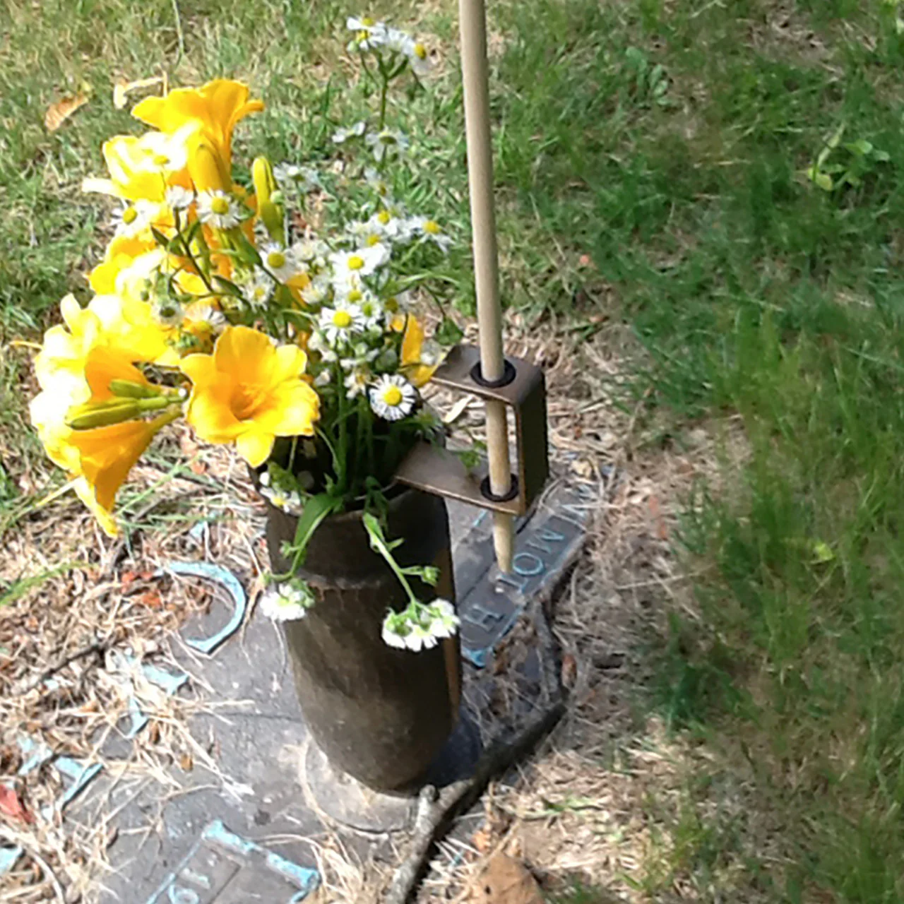Bronze Vase Flag Holder - Image 2